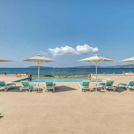 Searenity - Seafront Willa
